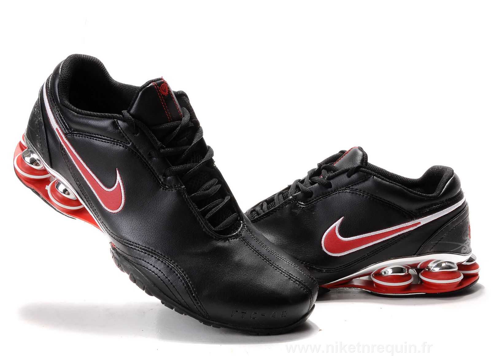 rouge et noir Nike Shox R5 plaquage (1).JPG